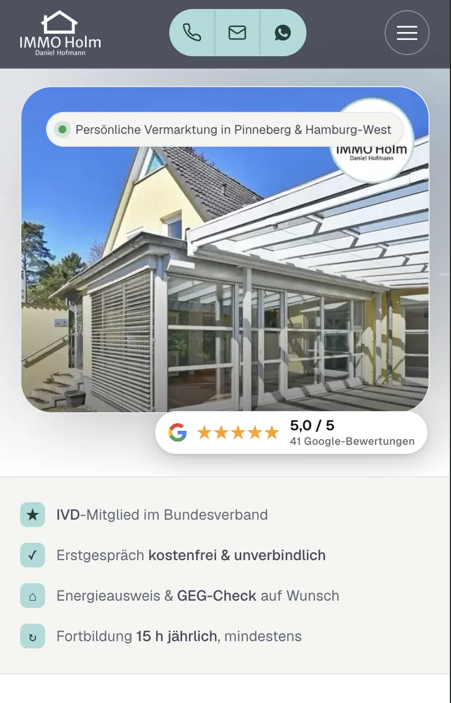 Mobil optimierte Website eines Immobilienmaklers mit großen Kontakt-Buttons, klarer Schrift und Google-Bewertungen
